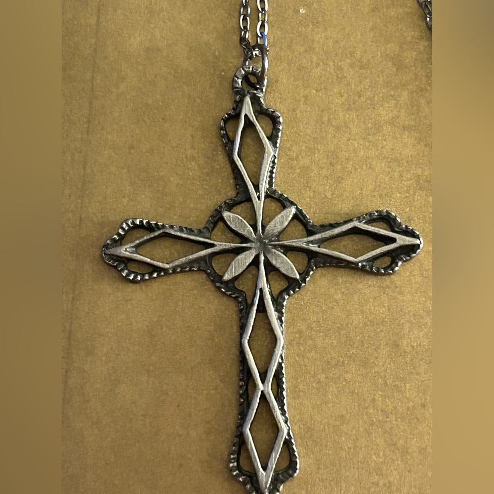 1💰FREE/bundle NWOT Necklace Gothic Cross 2” Gunmetal 29” hypoallergenic chain
